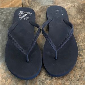 Hollister Flip Flips